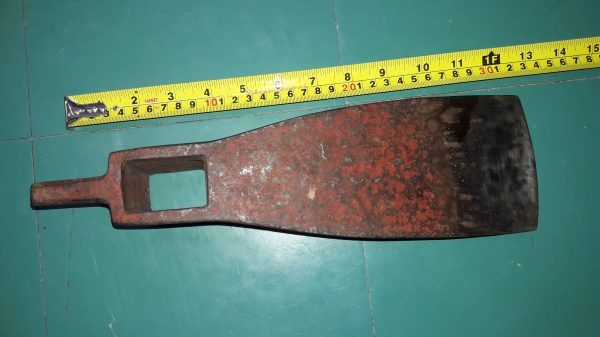 ขายจอบหงอนโบราณตราขวานไขว้เหล็กดียาว13" หน้าจอบ4" สวยๆ