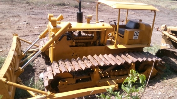 ขายรถแทรกเตอร์ CAT-D-5 D ตีนเป็ดสภาพสวย ช่วงล่างเช็คใหม่หมดรถพร้อมใช้งานครับ