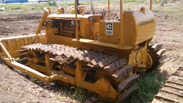 ขายรถแทรกเตอร์ CAT-D-5 D ตีนเป็ดสภาพสวย ช่วงล่างเช็คใหม่หมดรถพร้อมใช้งานครับ