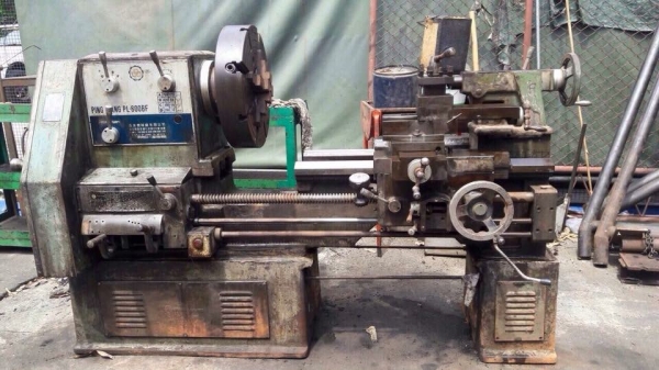 ขายด่วน..!!!...เครื่องกลึงไต้หวัน 5ฟุต3เพลา สวิงได้900 รูเพลา 3นิ้ว 4จับ20นิ้ว ราคาเบาๆ