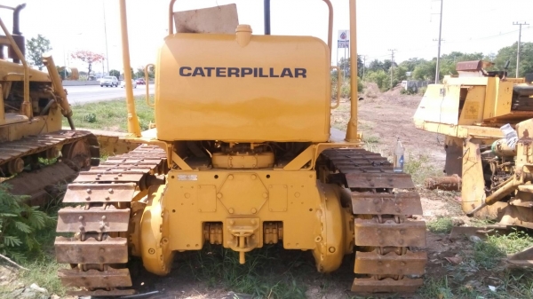 ขายรถแทรกเตอร์ CAT-D-5 D ตีนไก่ ช่วงล่างเช็คใหม่หมดพร้อมใช้เหมาะสำหรับดันลุกรังราคาไม่แพง