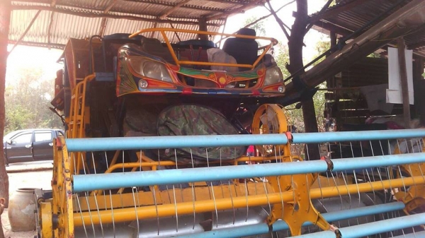 ขายรถเกี่ยวข้าวไอ้หนุ่มไวไฟ ปี55 เครื่องอีซูซุ210เทอร์โบว์ ปั๊ม22ไดกิ้น สภาพสวยพร้อมลงเกี่ยว