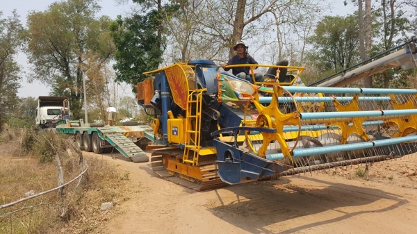 ขายรถเกี่ยวข้าวไอ้หนุ่มไวไฟ ปี55 เครื่องอีซูซุ210เทอร์โบว์ ปั๊ม22ไดกิ้น สภาพสวยพร้อมลงเกี่ยว ขายรถเกี่ยวข้าวไอ้หนุ่มไวไฟ ปี55 เครื่องอีซูซุ210เทอร์โบว์ ปั๊ม22ไดกิ้น สภาพสวยพร้อมลงเกี่ยว