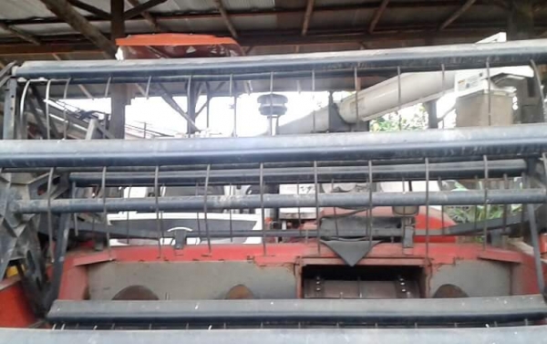 ขายรถเกี่ยวข้าวคูโบต้า DC 68 g  ปี 54  ถูกสุดๆ  งดต่อรอง  250,000 บาท