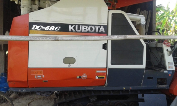 ขายรถเกี่ยวข้าวคูโบต้า DC 68 g  ปี 54  ถูกสุดๆ  งดต่อรอง  250,000 บาท