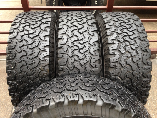 ยาง All BF Goodrich 285 65 18 ปลายปี12 ดอกเต็มติดหนวดใช้งานน้อย ราคาไม่แพง