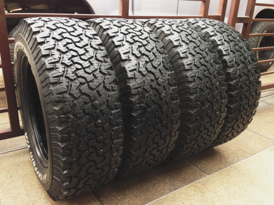 ยาง All BF Goodrich 285 65 18 ปลายปี12 ดอกเต็มติดหนวดใช้งานน้อย ราคาไม่แพง