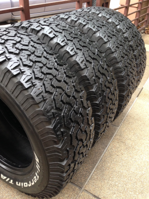 ยาง All BF Goodrich 285 65 18 ปลายปี12 ดอกเต็มติดหนวดใช้งานน้อย ราคาไม่แพง