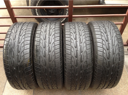 ยาง Toyo 275 55 20 ปลายปี12 ดอกเต็ม ใช้งานน้อย ราคาไม่แพง