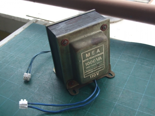 หม้อแปลงไฟจาก 220v ==> 110v  ขนาด 1000VA ของการไฟฟ้านครหลวงครับ