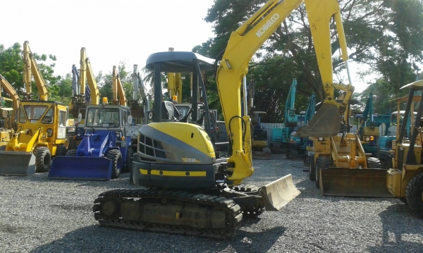 ต้องการขายรถขุดยี่ห้อ KOBELCO-SK35SR-3 นำเข้าจากญี่ปุ่น