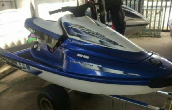 ต้องการซื้อเจ็ตสกีรุ่นบัสเตอร์สีนี้ครับ. โทร0989001995