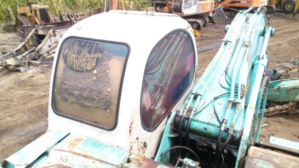 ขายหัวเก๋งรถแมคโค SK-200-5 สภาพสวยไม่ผุ กระจกแตกบานเดียว