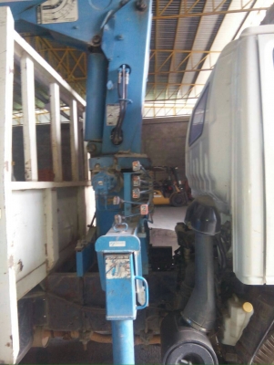 รถอีซูซุ 6 ล้อ NQR ติดเครน 3 ตัน. / 175 แรงม้า.  ปี 50.     สนใจติดต่อ  081 - 6079515