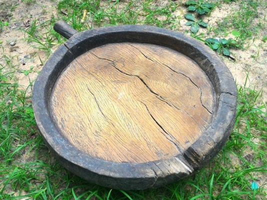 กระโบมโบราณตัวใหญ่ T02 งานแกะสลักมือ ใช้ส่ายข้าวเหนียว น้ำหนักมาก งานไม้อิสานใต้แท้ มีชิ้นเดียวในโลก