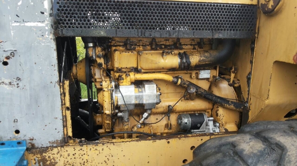 รถตักล้อยาง 910 - กรองเดียว 40Y - รถพร้อมใช้ แต่ - รถเบรกไม่อยู่ ต้องทำ - เก็บเบรกนิดหน่อย