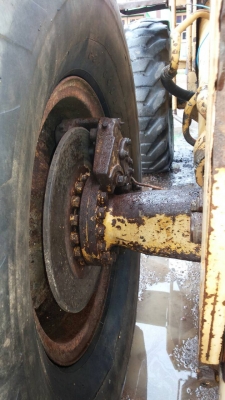 รถตักล้อยาง 910 - กรองเดียว 40Y - รถพร้อมใช้ แต่ - รถเบรกไม่อยู่ ต้องทำ - เก็บเบรกนิดหน่อย