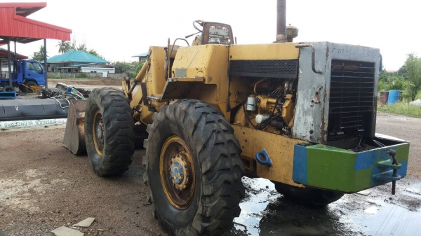 รถตักล้อยาง 910 - กรองเดียว 40Y - รถพร้อมใช้ แต่ - รถเบรกไม่อยู่ ต้องทำ - เก็บเบรกนิดหน่อย