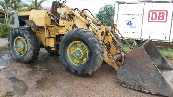 รถตักล้อยาง 910 - กรองเดียว 40Y - รถพร้อมใช้ แต่ - รถเบรกไม่อยู่ ต้องทำ - เก็บเบรกนิดหน่อย