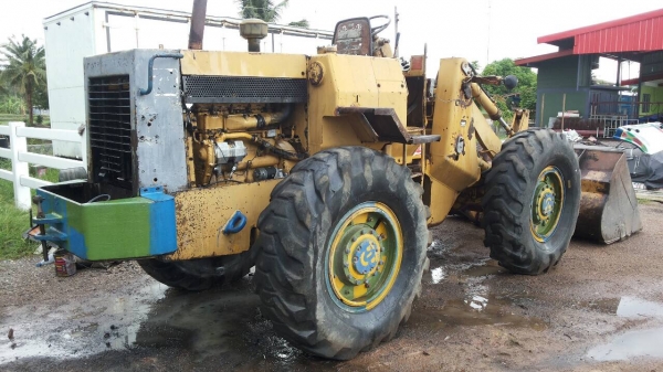 รถตักล้อยาง 910 - กรองเดียว 40Y - รถพร้อมใช้ แต่ - รถเบรกไม่อยู่ ต้องทำ - เก็บเบรกนิดหน่อย