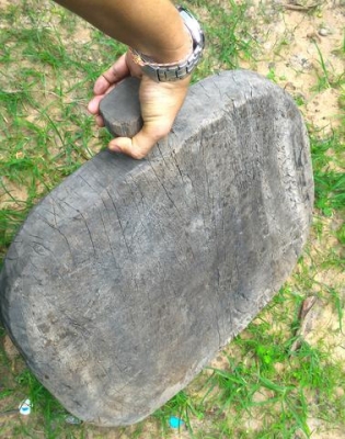 กระโบมโบราณตัวใหญ่ T03 งานแกะสลักมือ ใช้ส่ายข้าวเหนียว น้ำหนักมาก งานไม้อิสานใต้แท้ มีชิ้นเดียวในโลก