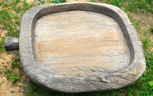 กระโบมโบราณตัวใหญ่ T03 งานแกะสลักมือ ใช้ส่ายข้าวเหนียว น้ำหนักมาก งานไม้อิสานใต้แท้ มีชิ้นเดียวในโลก