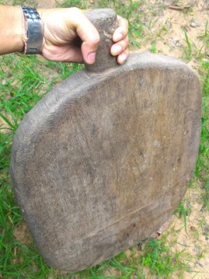 กระโบมโบราณตัวใหญ่ T04 งานแกะสลักมือ ใช้ส่ายข้าวเหนียว น้ำหนักมาก งานไม้อิสานใต้แท้ มีชิ้นเดียวในโลก