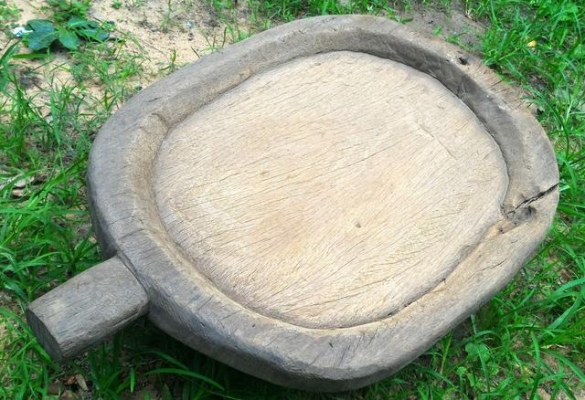 กระโบมโบราณตัวใหญ่ T04 งานแกะสลักมือ ใช้ส่ายข้าวเหนียว น้ำหนักมาก งานไม้อิสานใต้แท้ มีชิ้นเดียวในโลก