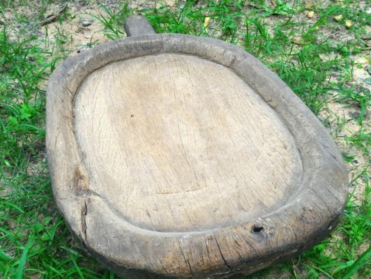 กระโบมโบราณตัวใหญ่ T04 งานแกะสลักมือ ใช้ส่ายข้าวเหนียว น้ำหนักมาก งานไม้อิสานใต้แท้ มีชิ้นเดียวในโลก