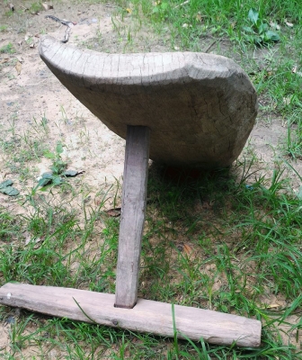 ไม้รองฟาดข้าวโบราณขนาดใหญ่ อายุ 100ปี แข็งแรง สลักมือแท้ไม้ธรรมชาติ งานอิสานโบราณแท้