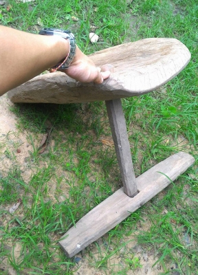 ไม้รองฟาดข้าวโบราณขนาดใหญ่ อายุ 100ปี แข็งแรง สลักมือแท้ไม้ธรรมชาติ งานอิสานโบราณแท้