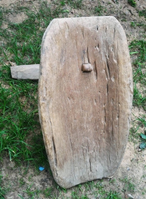 ไม้รองฟาดข้าวโบราณขนาดใหญ่ อายุ 100ปี แข็งแรง สลักมือแท้ไม้ธรรมชาติ งานอิสานโบราณแท้