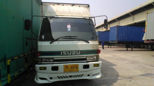 อีชูชุ  195  แรง  ยาว  7.20 เมตร  ตู้ 10 บาน เปิดยาวได้  ราคา  720,000  บาท