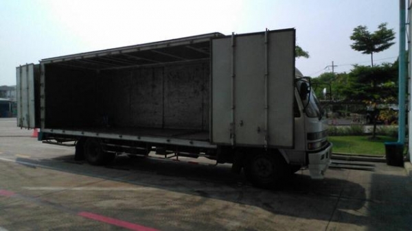 อีชูชุ  195  แรง  ยาว  7.20 เมตร  ตู้ 10 บาน เปิดยาวได้  ราคา  720,000  บาท