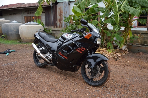cbr750herricane ทะเบียนแท้ 59,000