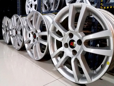 4300/4วงล้อ16นิ้ว  5ก้านคู่ toyota ได้  4รู100 ได้ครับ สวยเดิม ตจวส่งได้ครับ