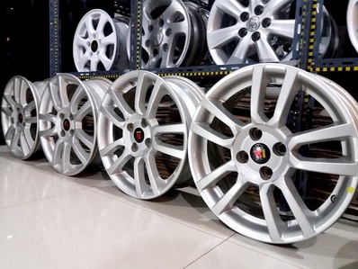 4300/4วงล้อ16นิ้ว  5ก้านคู่ toyota ได้  4รู100 ได้ครับ สวยเดิม ตจวส่งได้ครับ