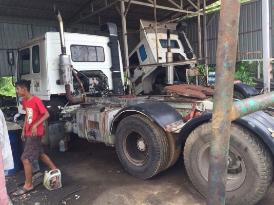 ขาย. วอลโวล เพลาเดียว. เหลือ สองคันสุดท้าย.  ราคา. คันละ. 230000  จัดค้าน้ำ นอก. คันละ 10000  รถอยู่หาดไหญ่.