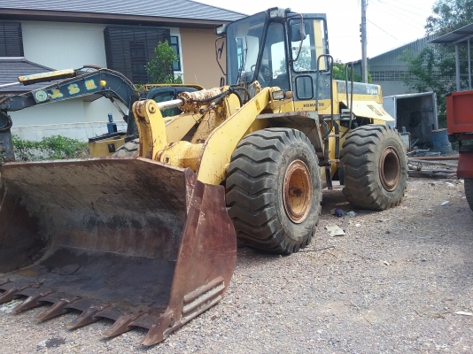 ขาย 1,350,000 รถตักล้อยาง KOMATSU wa 380-3  เก่านอก เอกสารอินวอยท์ รถสวยพร้อมใช้ 090-772-3710 090-772-3708
