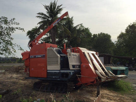 รถเกี่ยวนวดข้าว Kubota Skyroad R1-24G คันใหญ่