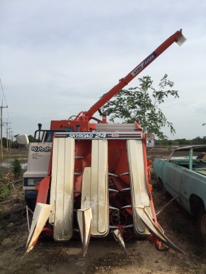 รถเกี่ยวนวดข้าว Kubota Skyroad R1-24G คันใหญ่