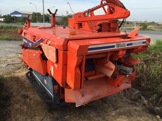 รถเกี่ยวนวดข้าว Kubota Skyroad R1-24G คันใหญ่