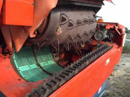 รถเกี่ยวนวดข้าว Kubota Skyroad R1-24G คันใหญ่