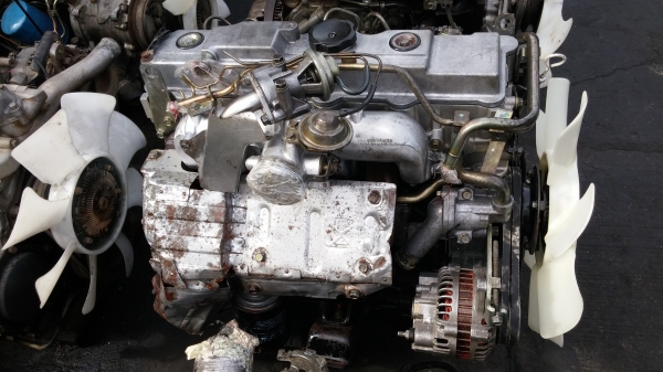 เครื่องยนต์ สตราด้า 2800 เครื่องสวยมากๆ ไม่มีรอยแกะ