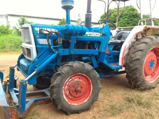 KUBOTA L3202 พร้อมดันหน้า เพลาเดียว  ราคา 75,000 สนใจสอบถามได้ครับ 0818618678,0899347475 ส่งฟรี 300กม.