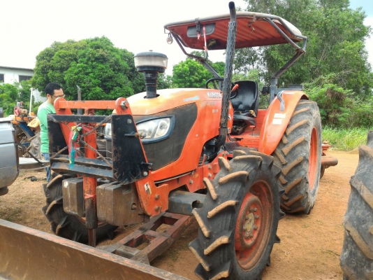ขายKUBOTA M7040 พร้อมดันหน้า ผาน6CMT ราคา 420,000 สนใจสอบถามได้ครับ 0818618678,0899347475 ส่งฟรี 300กม.