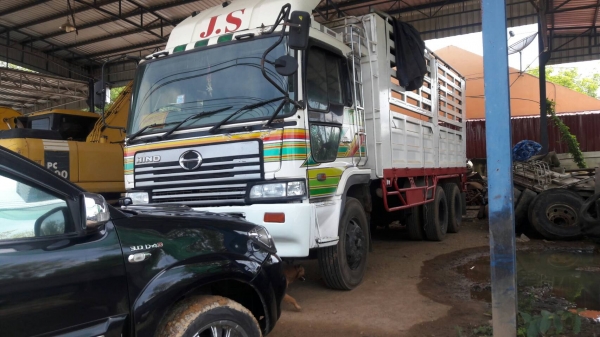 โฟเฟียสิบล้อคอกเกษรมีระบบลากเครื่อง320แรงม้าราคา1,000,000บาทจ.ตรังติดต่อสุขุม0872836792