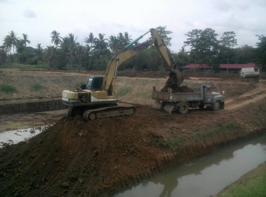 ขายด่วน KOBELCO SK200 MART III สภาพพร้อมใช้งาน เครื่องปั้มดีเยี่ยม โซ่ช่วงล่างสวย เอวแน่น ใบแทร็ก60 ไฟฟ้าครบ บูมอาร์มสวย แอร์เย็น เอกสารสัญญาซื้อขาย