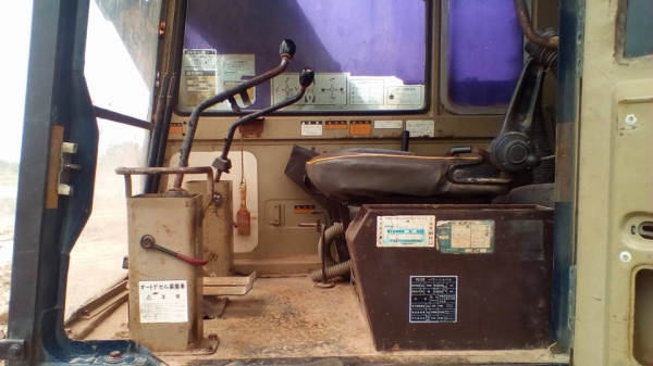 **365,000 บ.ต่อรอง/// แบคโฮ KOMATSU PC120-3 เครื่อง/ปั้ม เดิม แน่น แรง ไม่โหลด บูมอาร์มสวย บุ้งกี๋หนา เอวแน่น ช่วงล่าง70\% โซ่หนา แทร็กสวย เฟรมไม่มีปะ โรลเลอร์ ครบ สป็อคเก็ต60\% เก๋งสวย แอร์เย็น รถทำงานอยู่ เร็ว แรง คล่องตัว ตามสภาพ พร้อมลุย เอกสารสัญญาซื้อ