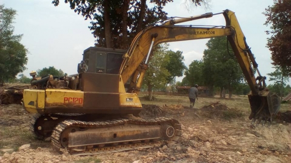 **365,000 บ.ต่อรอง/// แบคโฮ KOMATSU PC120-3 เครื่อง/ปั้ม เดิม แน่น แรง ไม่โหลด บูมอาร์มสวย บุ้งกี๋หนา เอวแน่น ช่วงล่าง70\% โซ่หนา แทร็กสวย เฟรมไม่มีปะ โรลเลอร์ ครบ สป็อคเก็ต60\% เก๋งสวย แอร์เย็น รถทำงานอยู่ เร็ว แรง คล่องตัว ตามสภาพ พร้อมลุย เอกสารสัญญาซื้อ